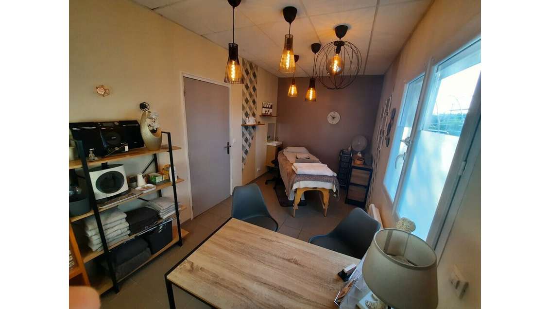 CHATEAURENARD - BUREAUX à louer