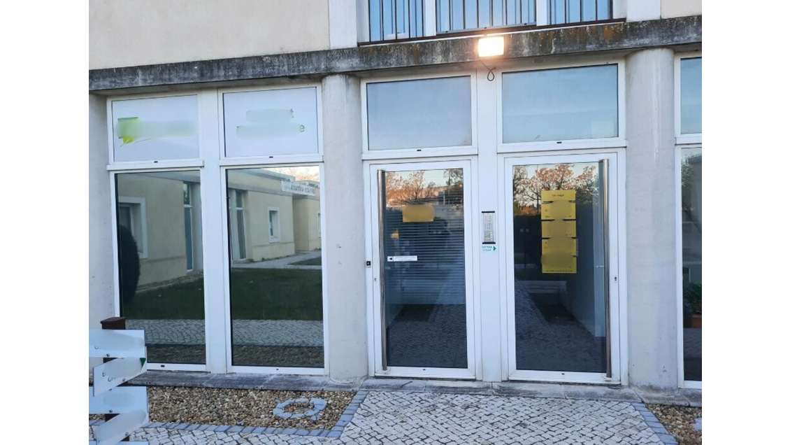 CHATEAURENARD - BUREAUX à louer