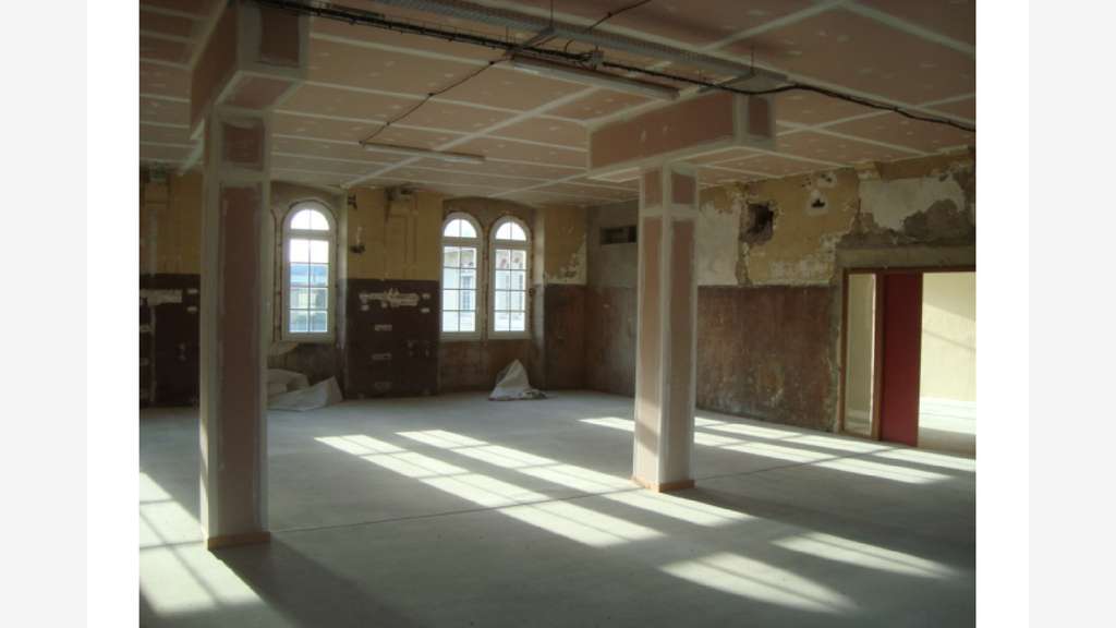 À louer- Bureau de 6302 m² à Châteauroux- Indre (3