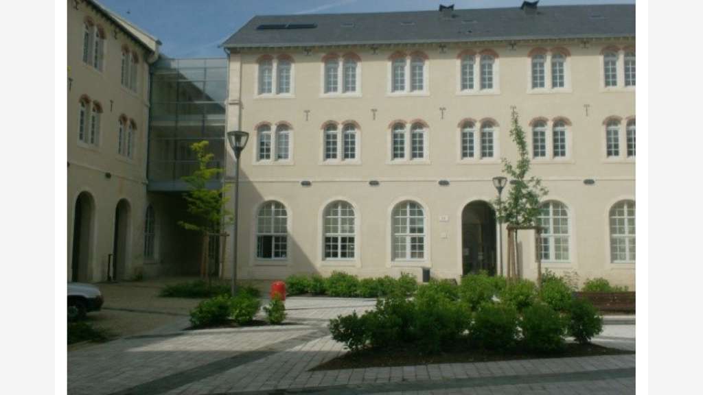 À louer- Bureau de 6302 m² à Châteauroux- Indre (3