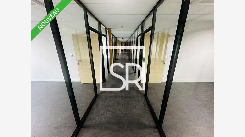 A louer bureaux 414 m², accès facile, Châtelguyon