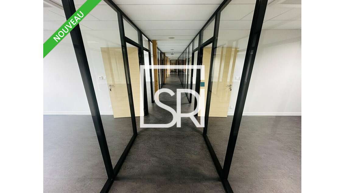 A louer bureaux 414 m², accès facile, Châtelguyon