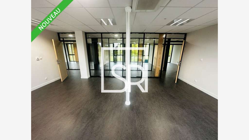A louer bureaux 414 m², accès facile, Châtelguyon