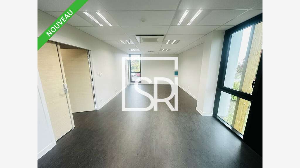 A louer bureaux 414 m², accès facile, Châtelguyon