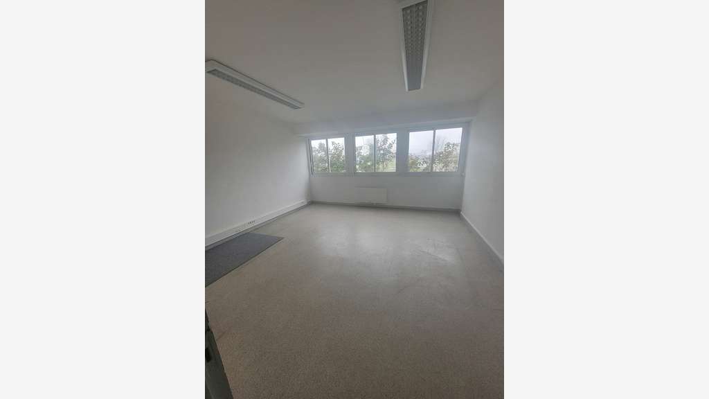 Bureaux 250m² à louer à Châtellerault