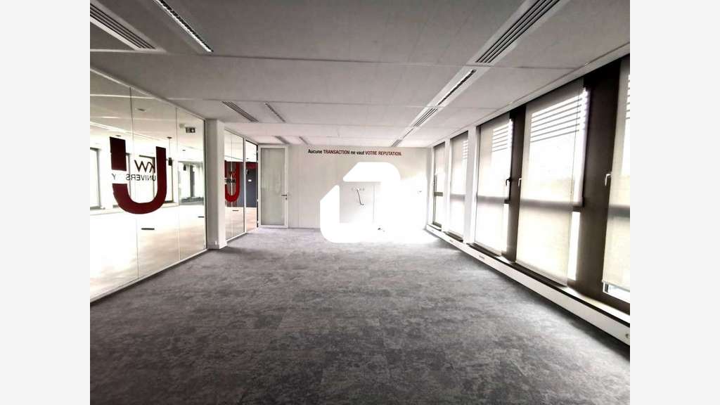 A louer Bureaux 2106m² Chatenay malabry