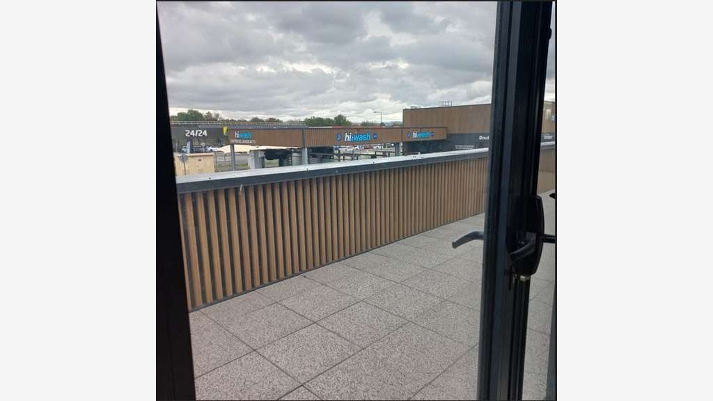 A louer bureaux de 167m² en ZAC à Chatuzange
