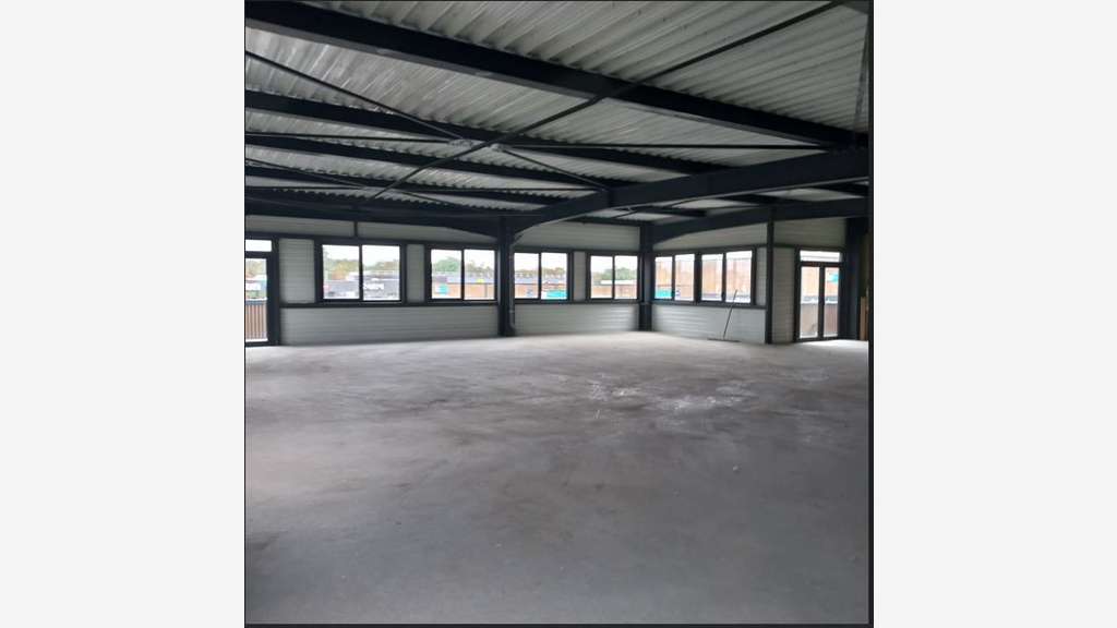 A louer bureaux de 167m² en ZAC à Chatuzange