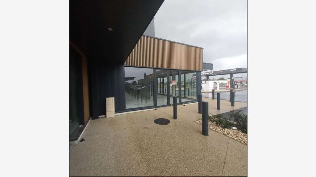 A louer bureaux de 167m² en ZAC à Chatuzange