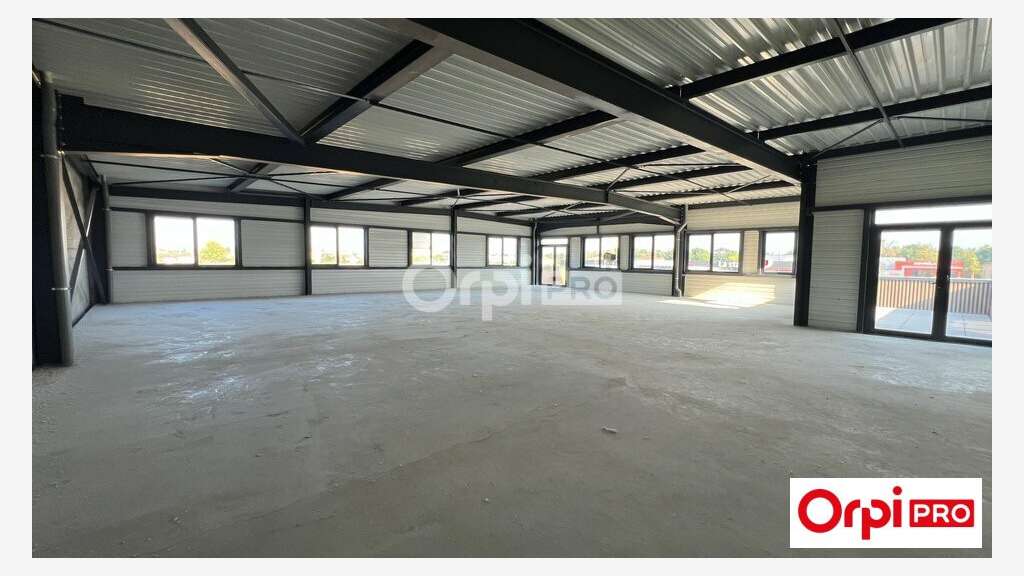 Bureau lumineux 440m² à louer à Chatuzange