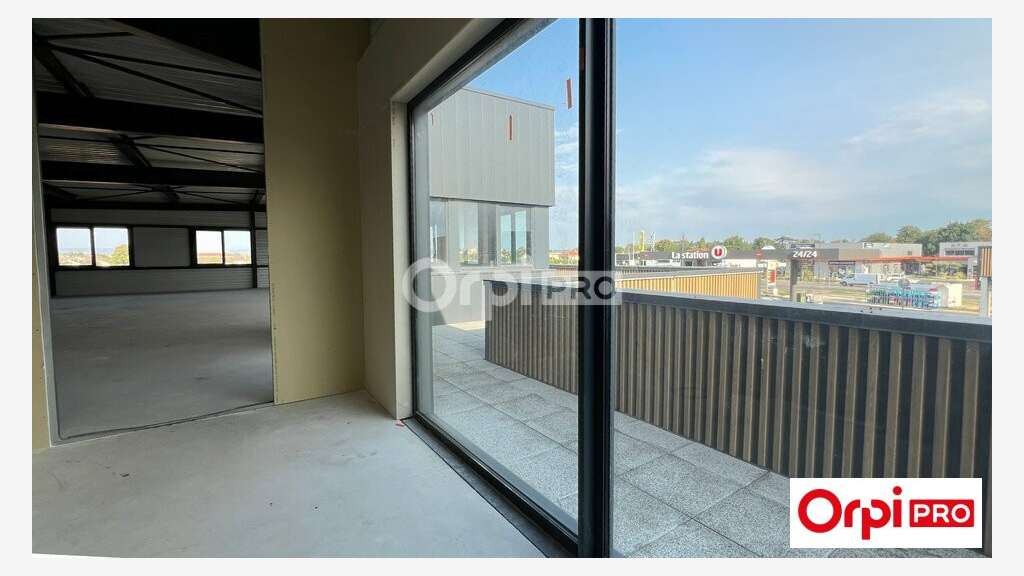 Bureau lumineux 440m² à louer à Chatuzange