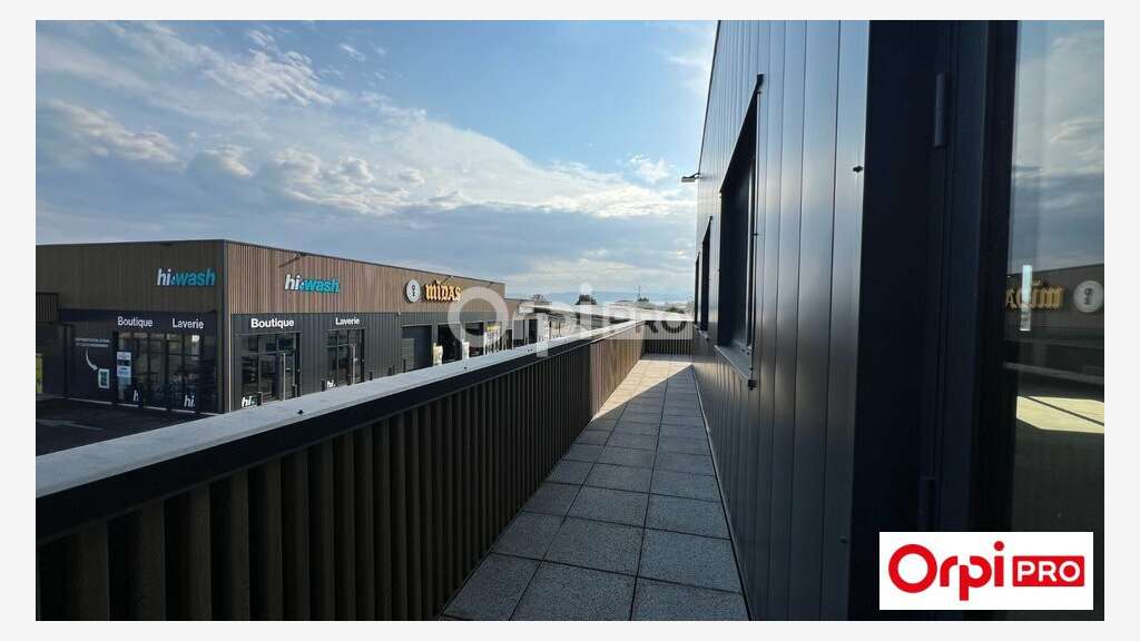 Bureau lumineux 440m² à louer à Chatuzange
