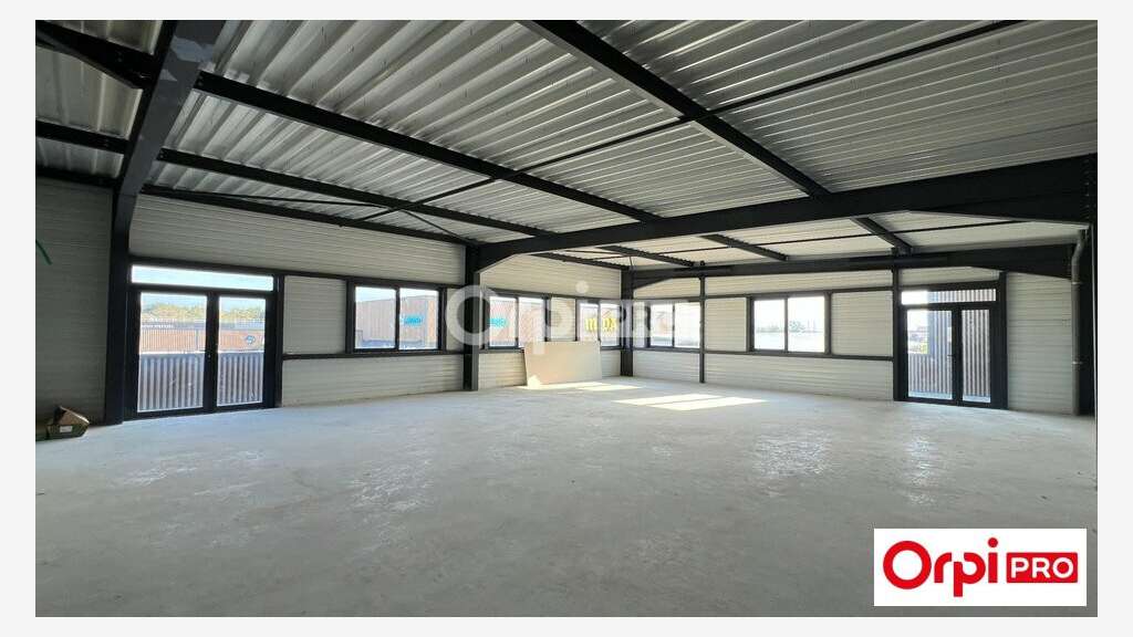 Bureau lumineux 440m² à louer à Chatuzange