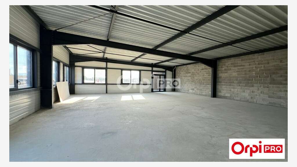 Bureau lumineux 440m² à louer à Chatuzange