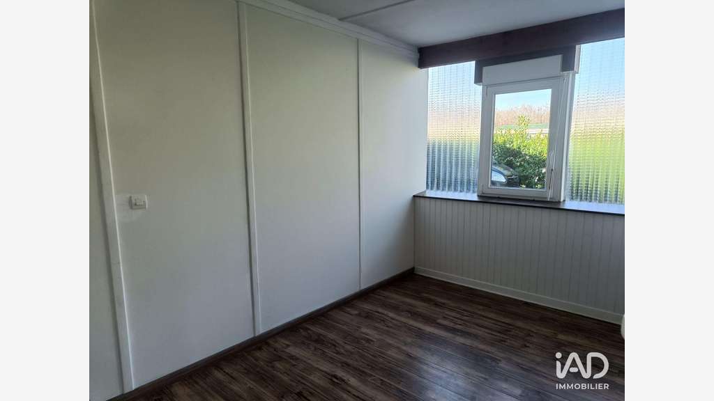 A louer bureau 100m² parking privatif à Chaudon