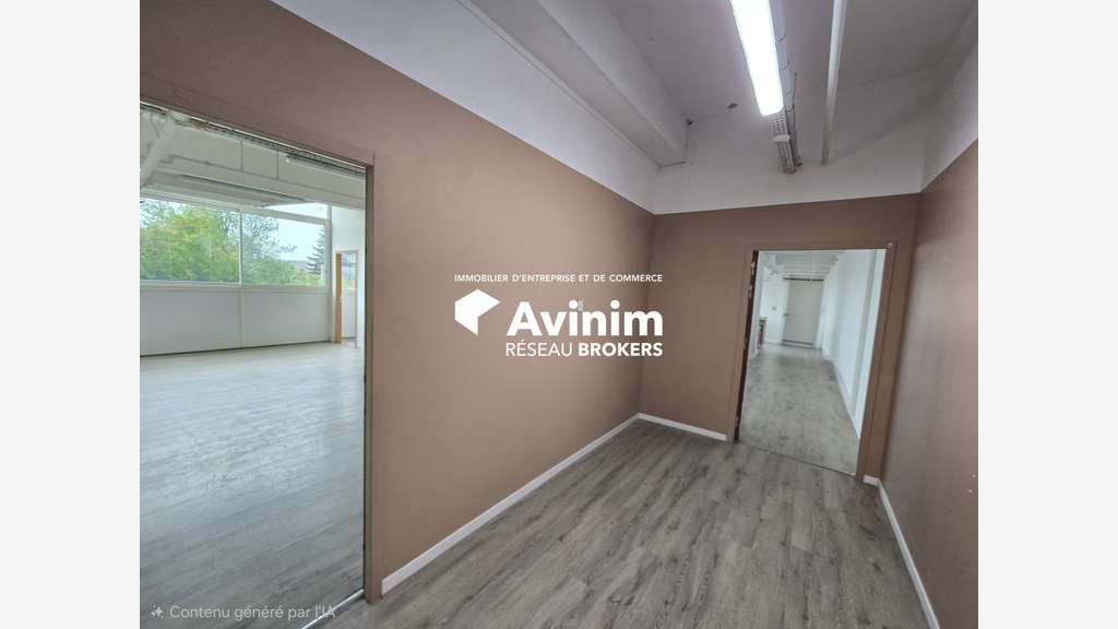 A louer bureaux 295m² à Chaumontel D316