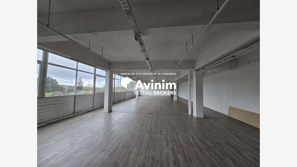 A louer bureaux 295m² à Chaumontel D316