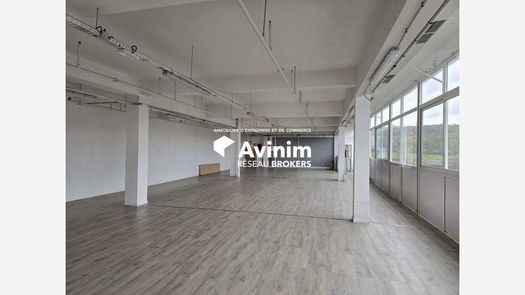 A louer bureaux 295m² à Chaumontel D316