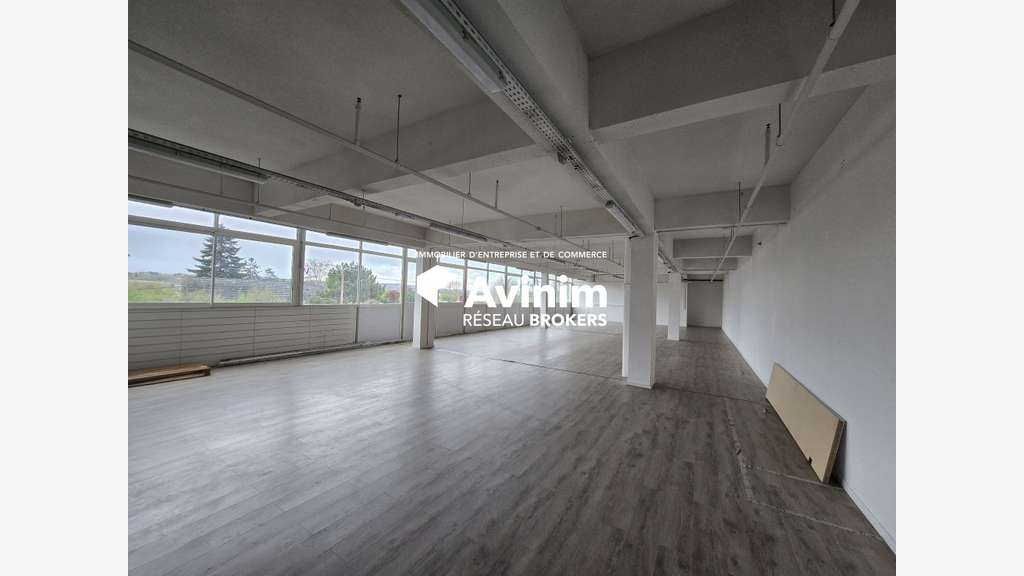 A louer bureaux 295m² à Chaumontel D316
