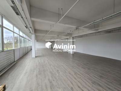 A louer bureaux 295m² à Chaumontel D316