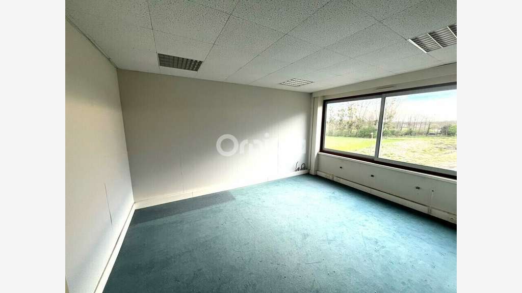 Bureau 200m² R+1 rénové à louer à Chauny 