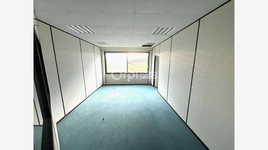Bureau 200m² R+1 rénové à louer à Chauny 