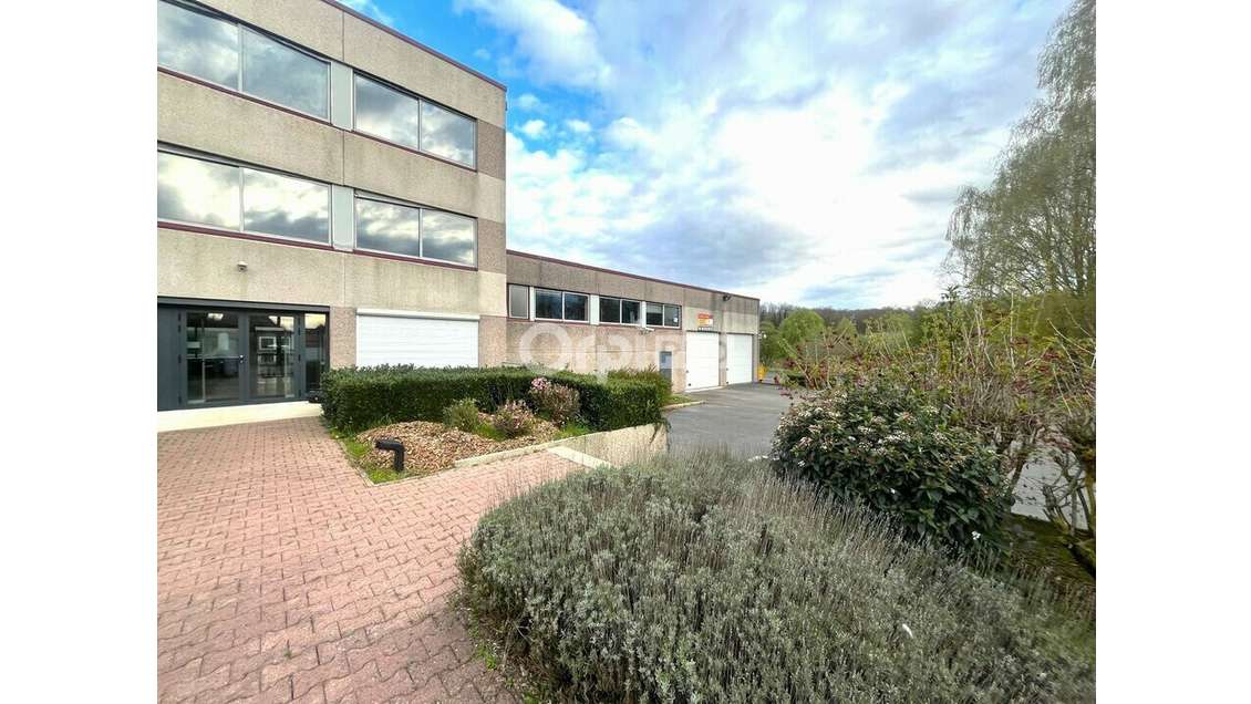 Bureau 200m² R+1 rénové à louer à Chauny 
