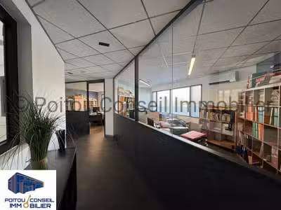 Location bureaux de 215m² Chauray Mendés France