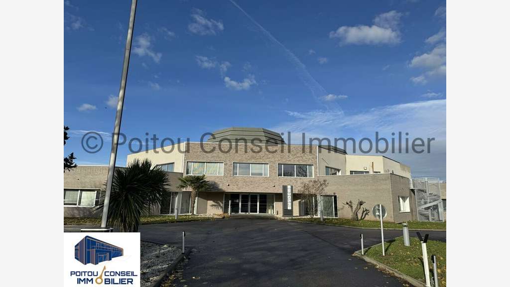 Location bureaux de 215m² Chauray Mendés France