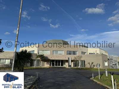 Location bureaux de 215m² Chauray Mendés France