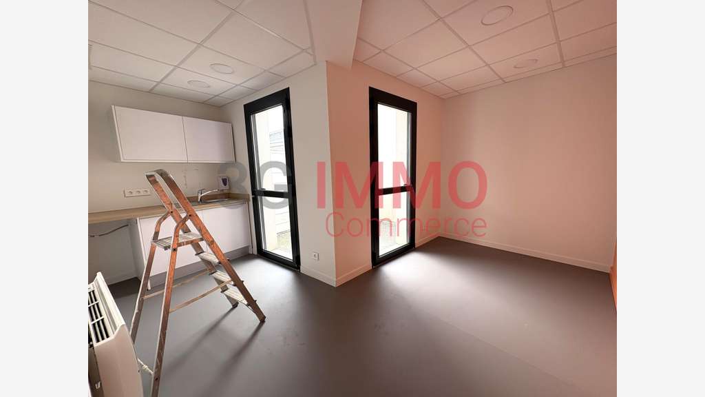 A louer bureaux 130m² zone commerciale de Chauray