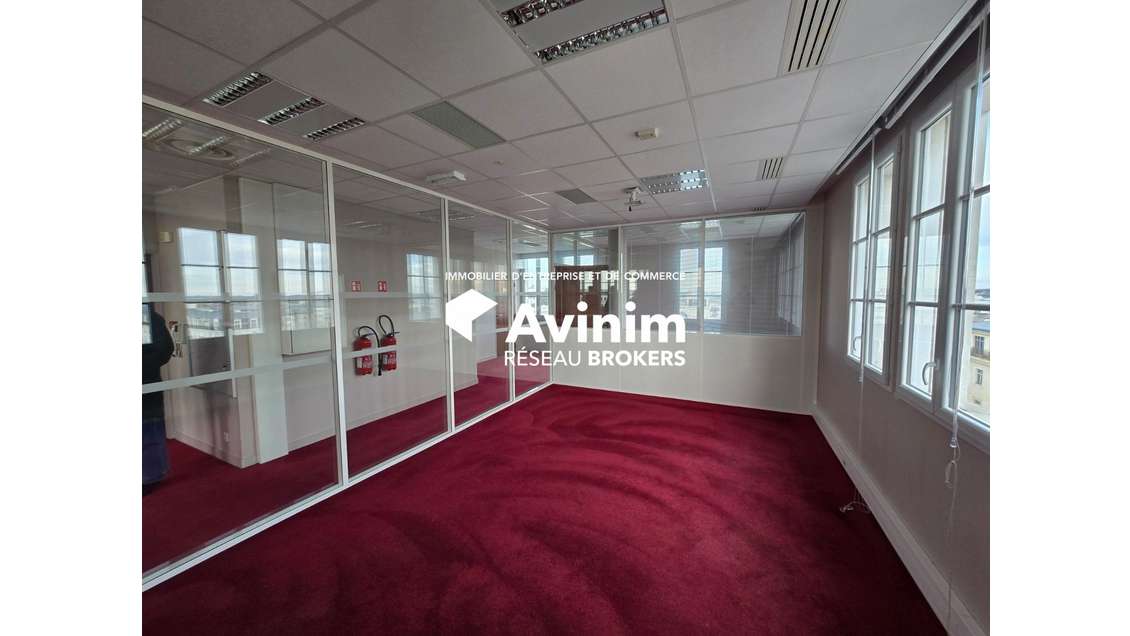 BUREAUX A LOUER DE 86 M2 AU PIED DU RER A