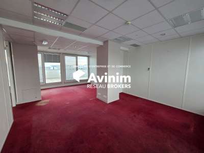Bureaux à louer 405m² avec terrasse à Chessy