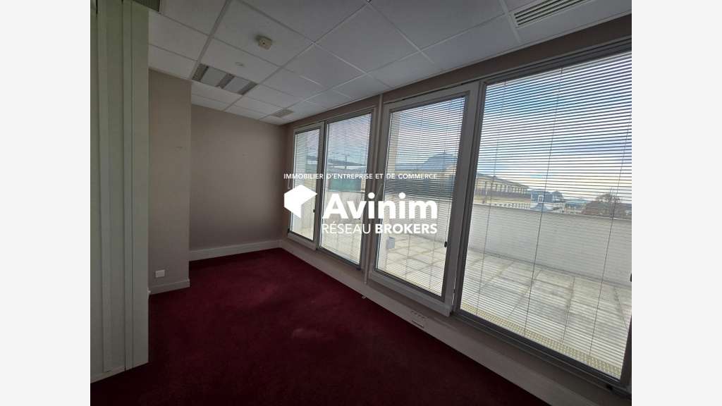 Bureaux à louer 405m² avec terrasse à Chessy