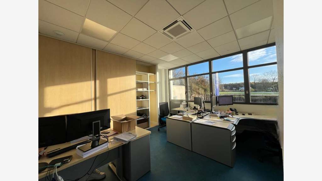 A louer bureaux 180m² à Cholet D752 