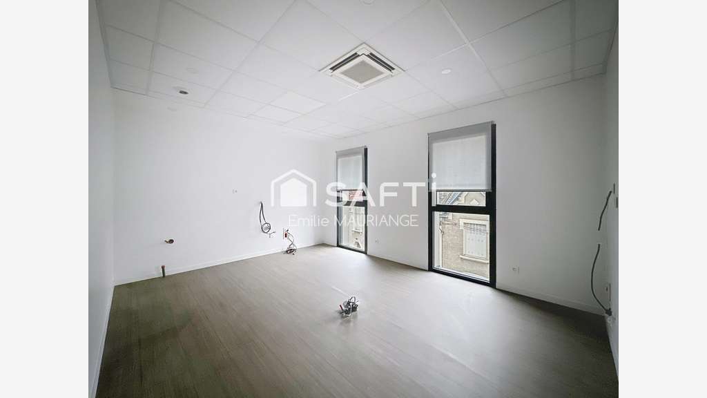 Plateau de bureaux lumineux 180m² R+2 à Cholet