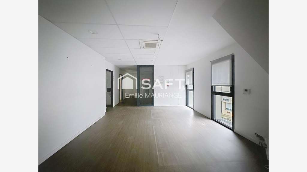 Plateau de bureaux lumineux 180m² R+2 à Cholet