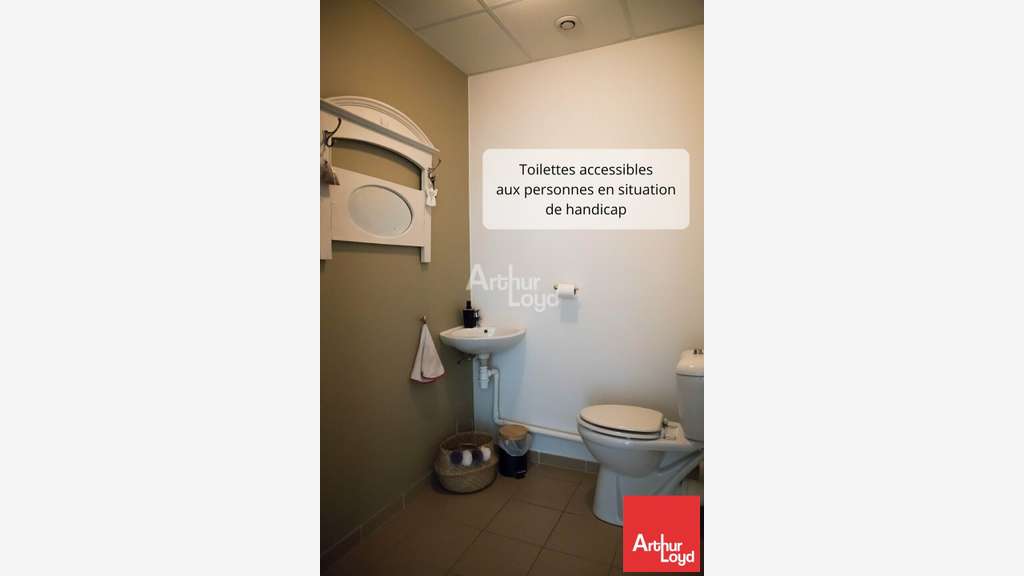 A louer local d'activité 400m² à Cissé D347
