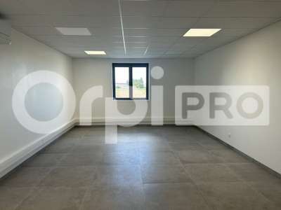 Local de bureau 42m² RDC à louer à Civrieux