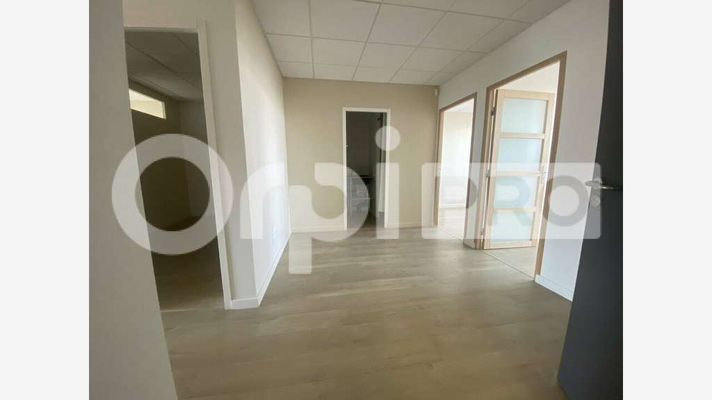 Loue bureau centre médical 17m² Civrieux Azergues