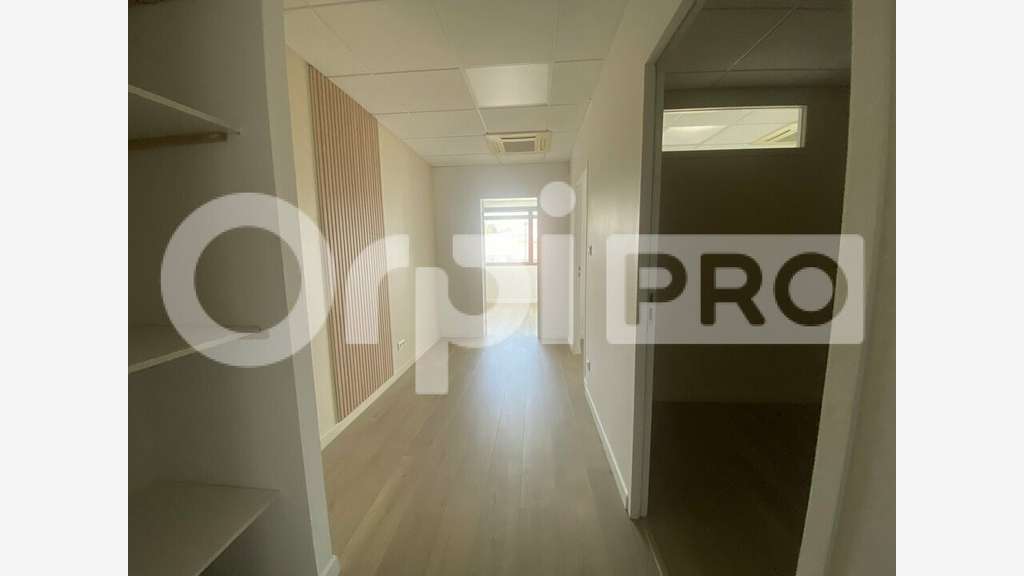 Loue bureau centre médical 17m² Civrieux Azergues