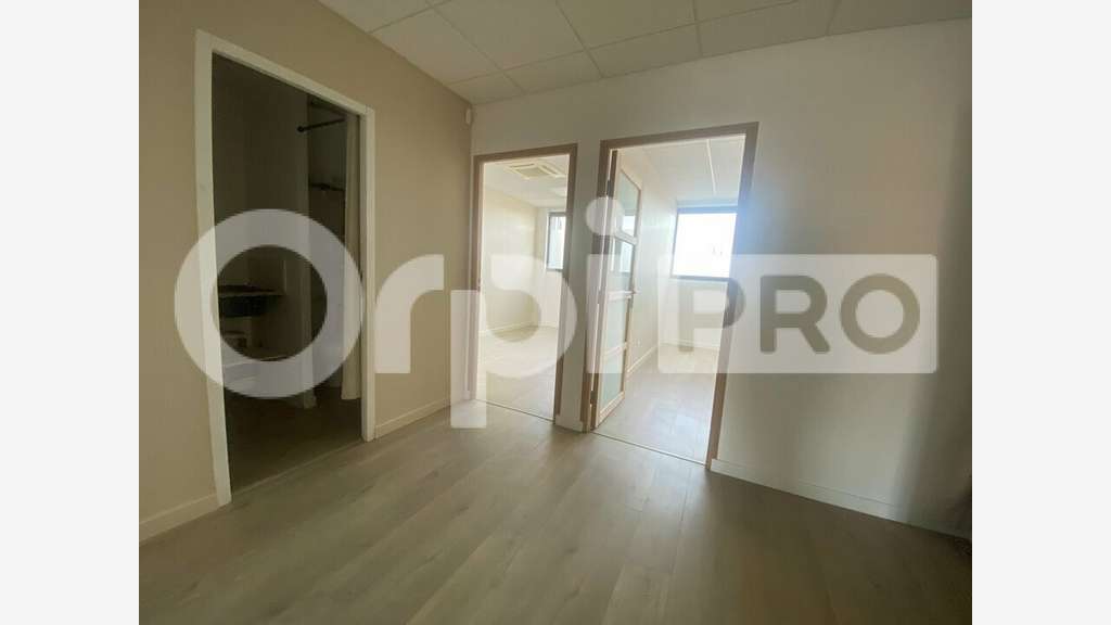 Loue bureau centre médical 17m² Civrieux Azergues