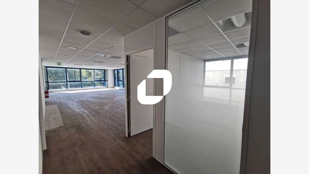 A louer Bureaux 1286m² Clamart