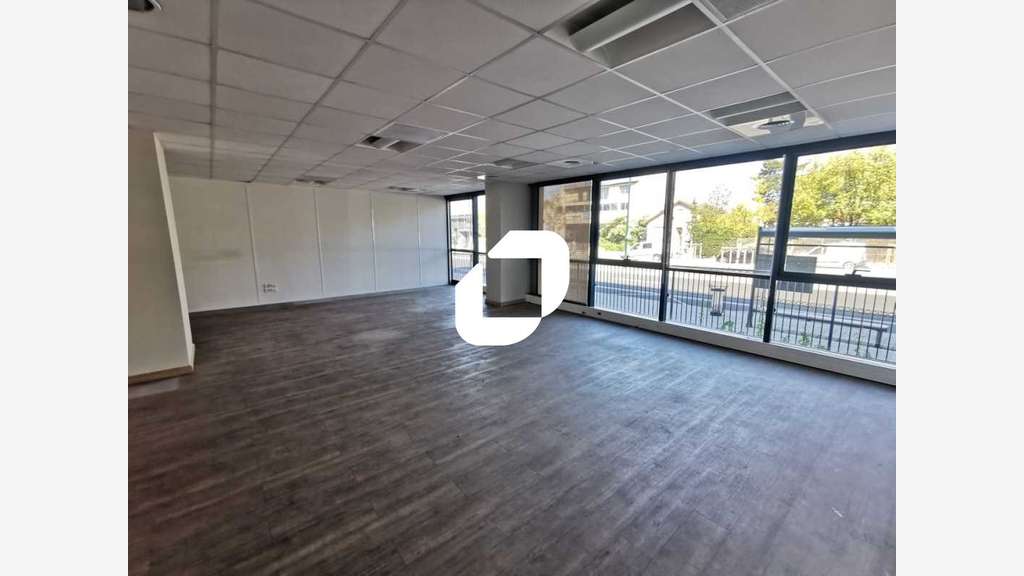 A louer Bureaux 1286m² Clamart