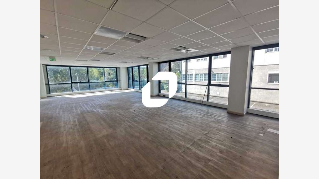A louer Bureaux 1286m² Clamart