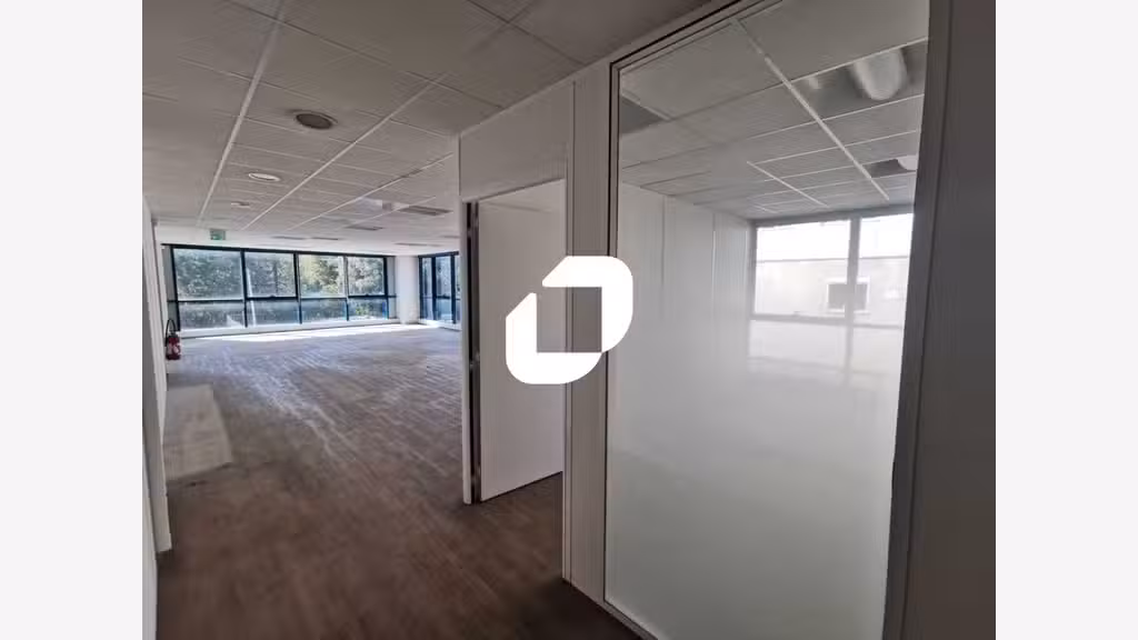 A louer Bureaux 1286m² Clamart