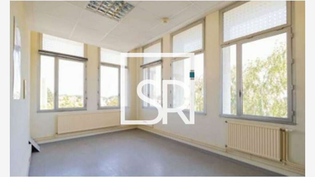 Bureaux lumineux 443m² à louer à Clermont Ferrand