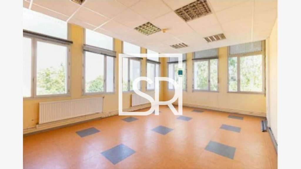 Bureaux lumineux 443m² à louer à Clermont Ferrand
