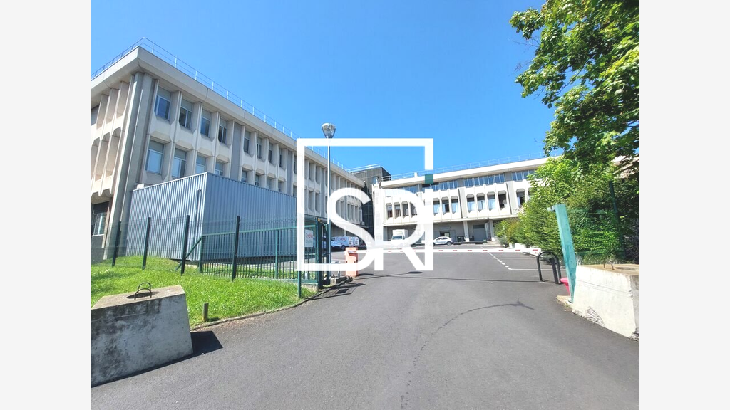 Bureaux lumineux 443m² à louer à Clermont Ferrand
