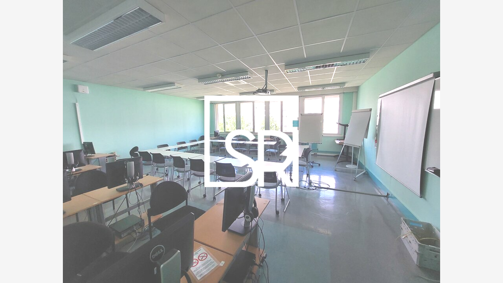 Bureaux lumineux 443m² à louer à Clermont Ferrand